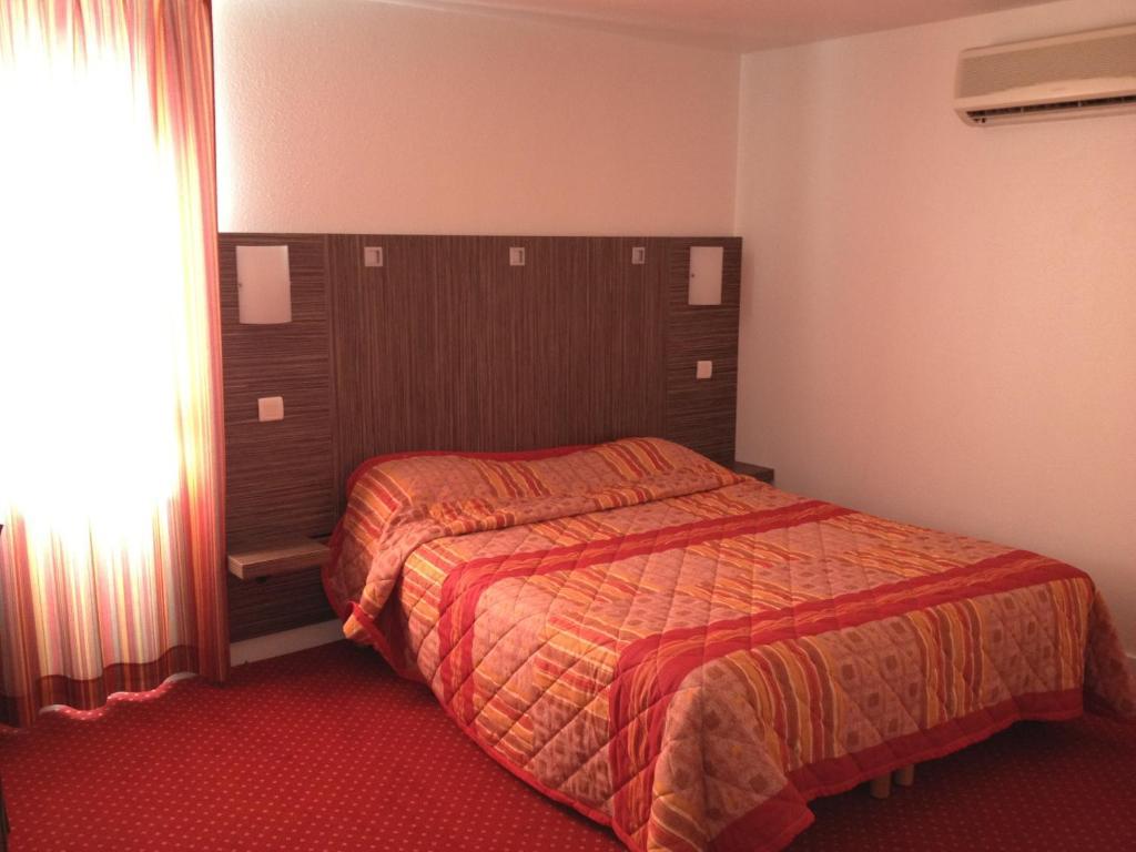 Fasthotel Toulon 쿠어스 외부 사진