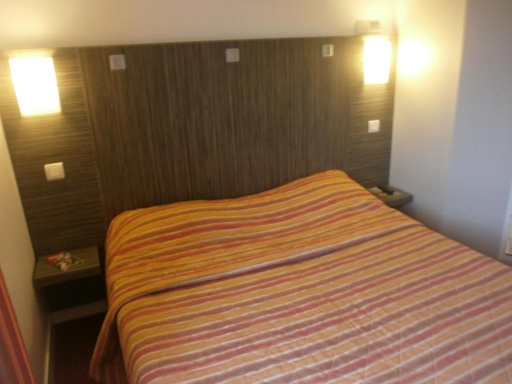 Fasthotel Toulon 쿠어스 외부 사진